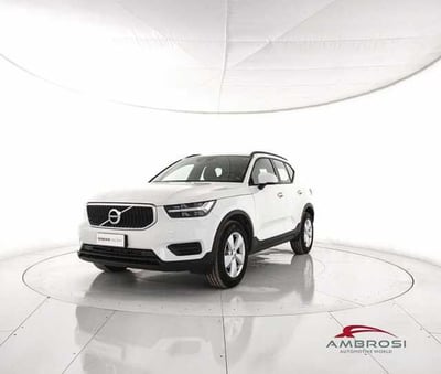 Volvo XC40 T2 Momentum Core  del 2022 usata a Viterbo