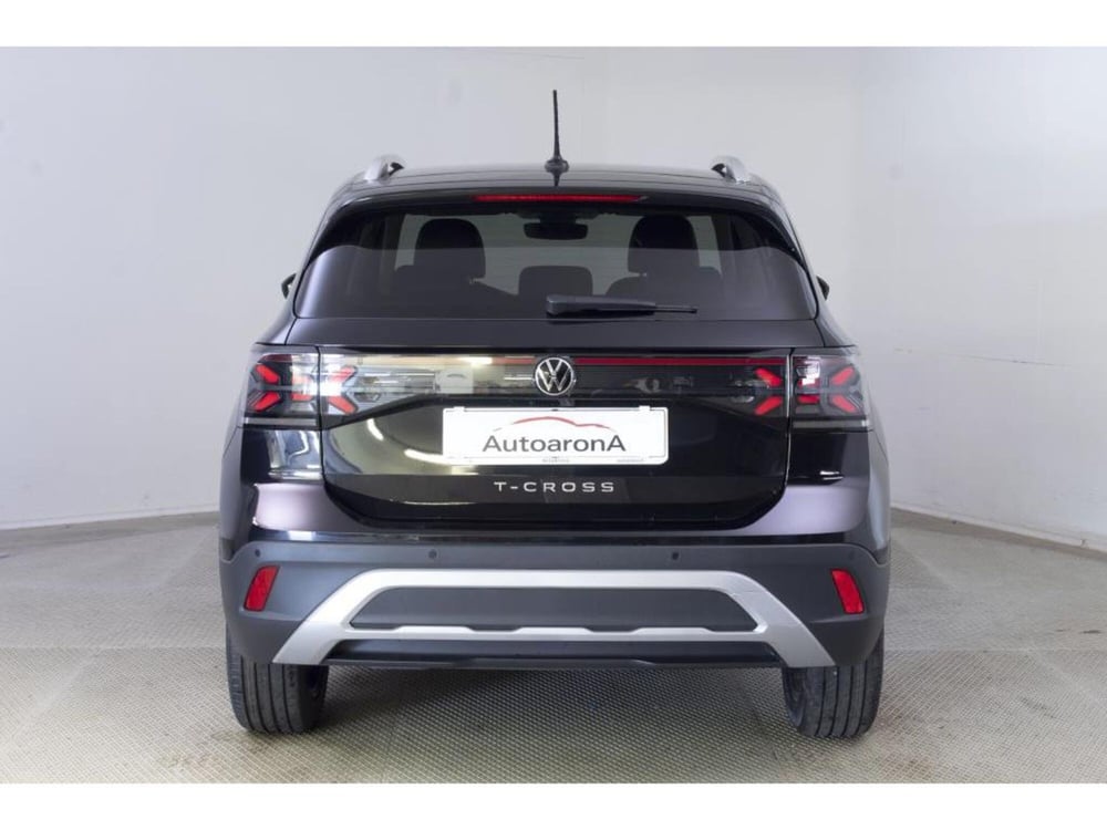 Volkswagen T-Cross nuova a Novara (8)