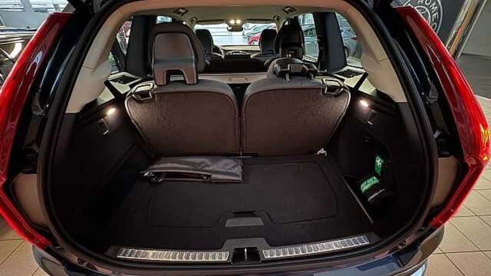 Volvo XC90 nuova a Milano (10)