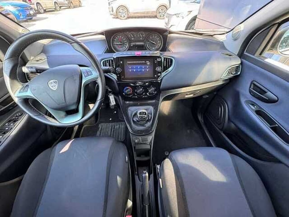 Lancia Ypsilon usata a Vibo Valentia (11)