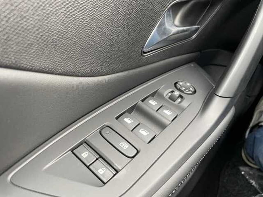 Peugeot 308 nuova a Vibo Valentia (16)