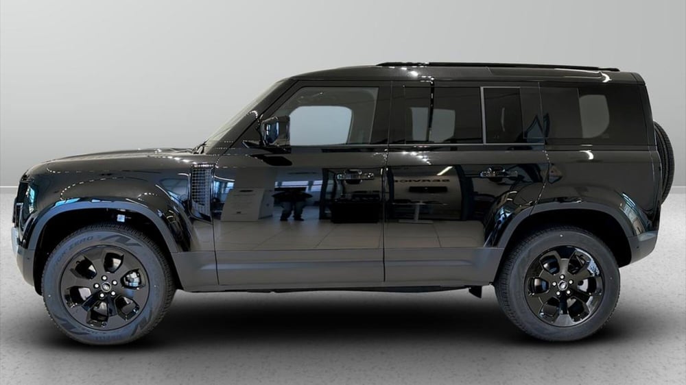 Land Rover Defender nuova a Varese (2)