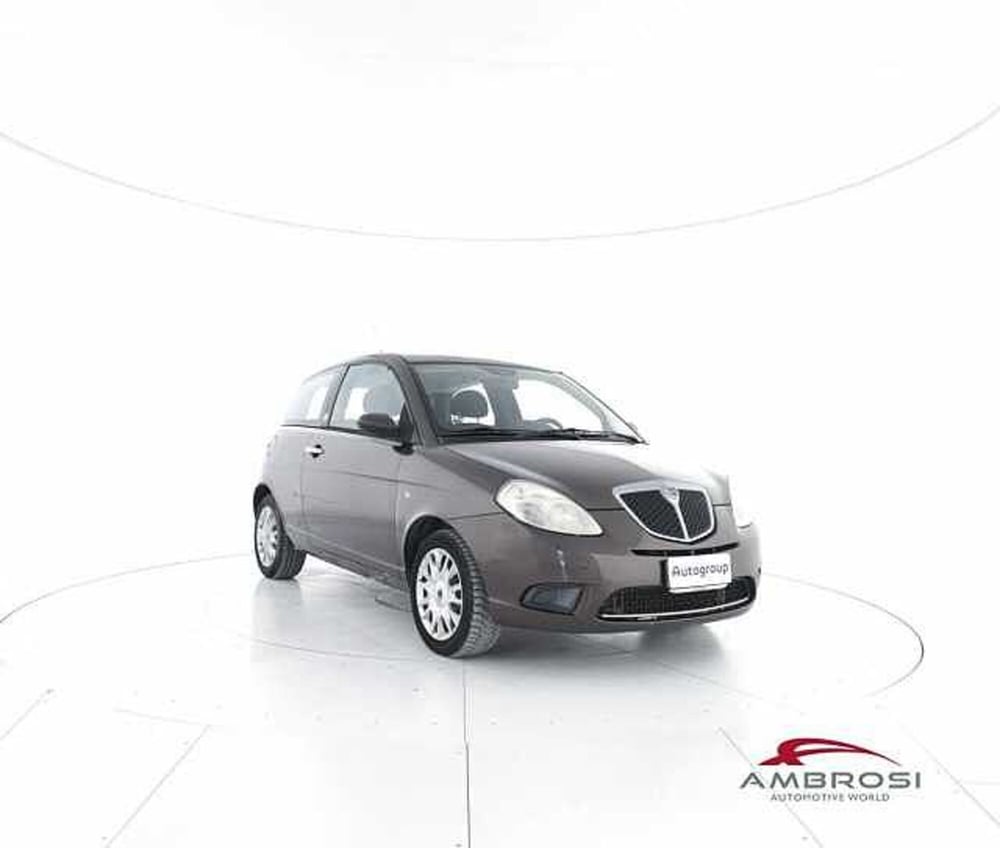 Lancia Ypsilon usata a Viterbo (2)