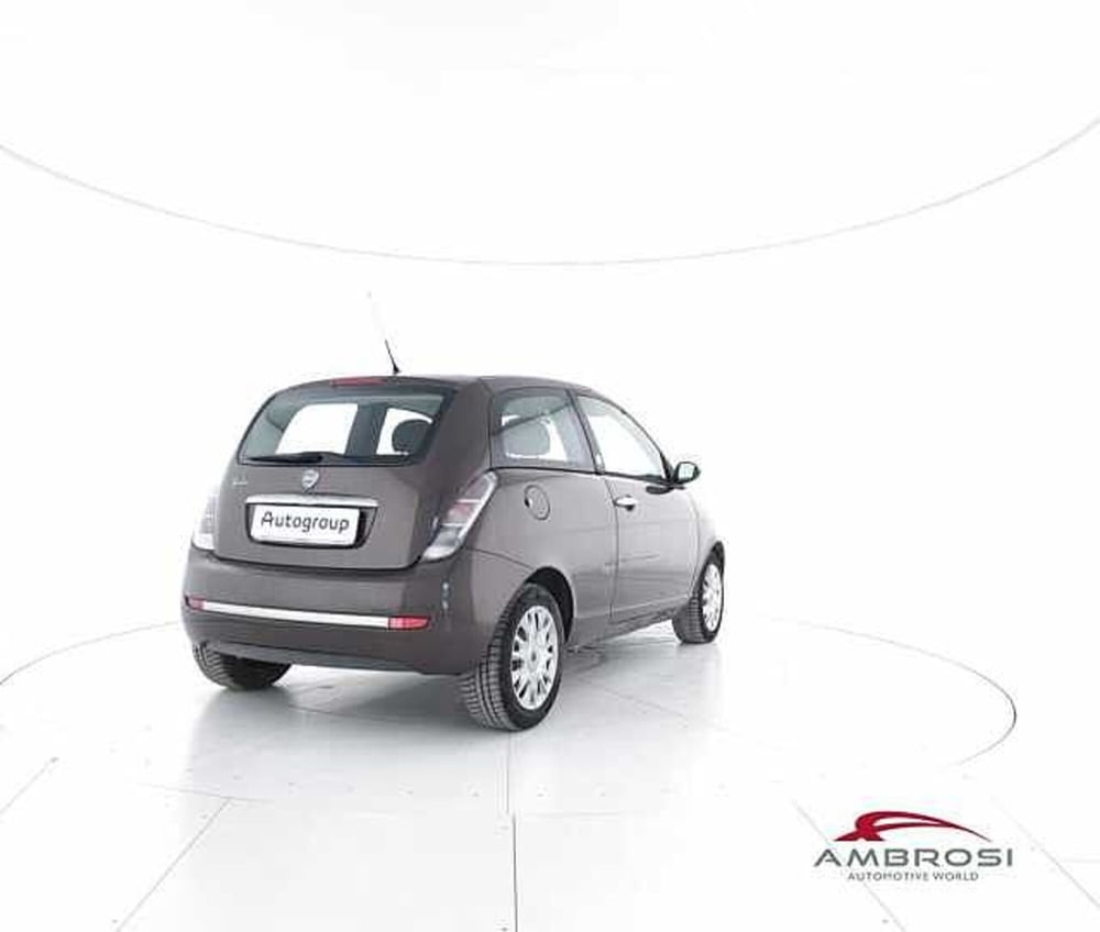 Lancia Ypsilon usata a Viterbo (3)