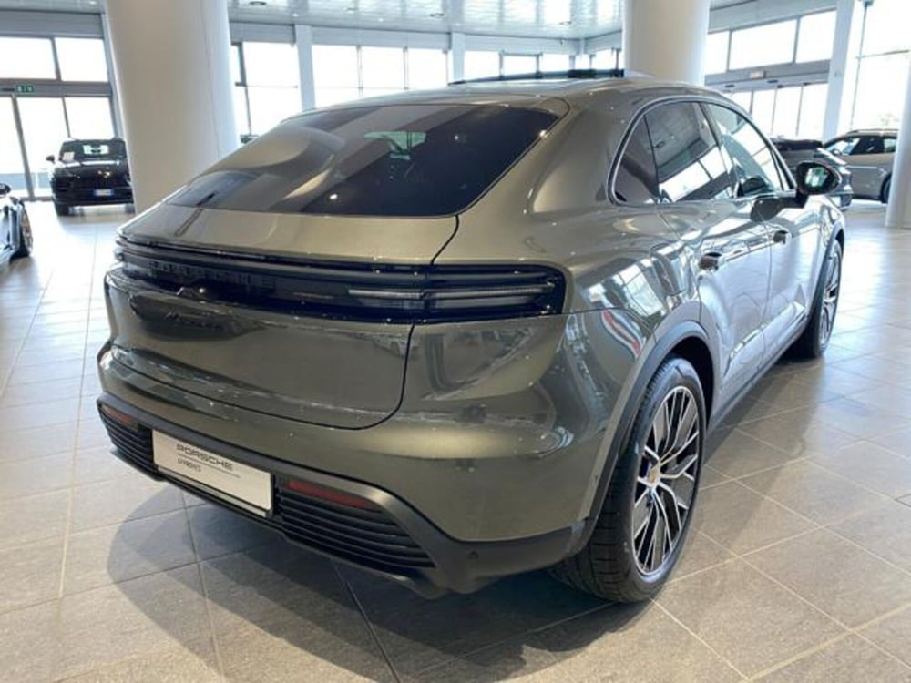 Porsche Macan nuova a Livorno (7)