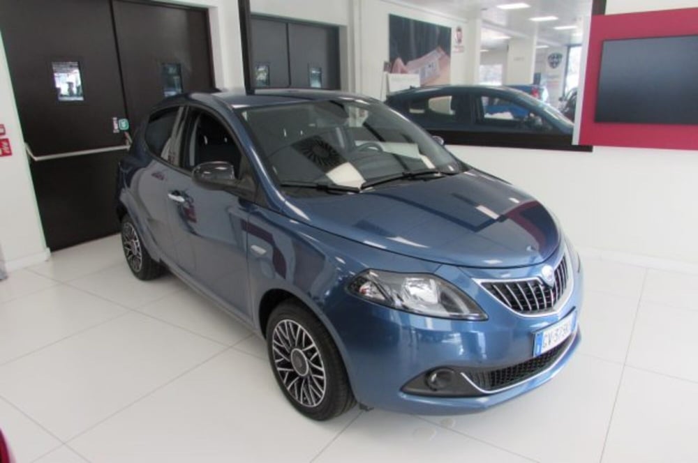 Lancia Ypsilon usata a Milano (2)