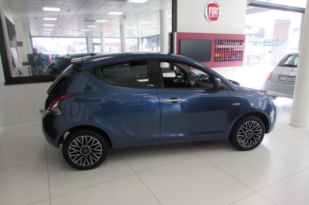 Lancia Ypsilon usata a Milano (3)