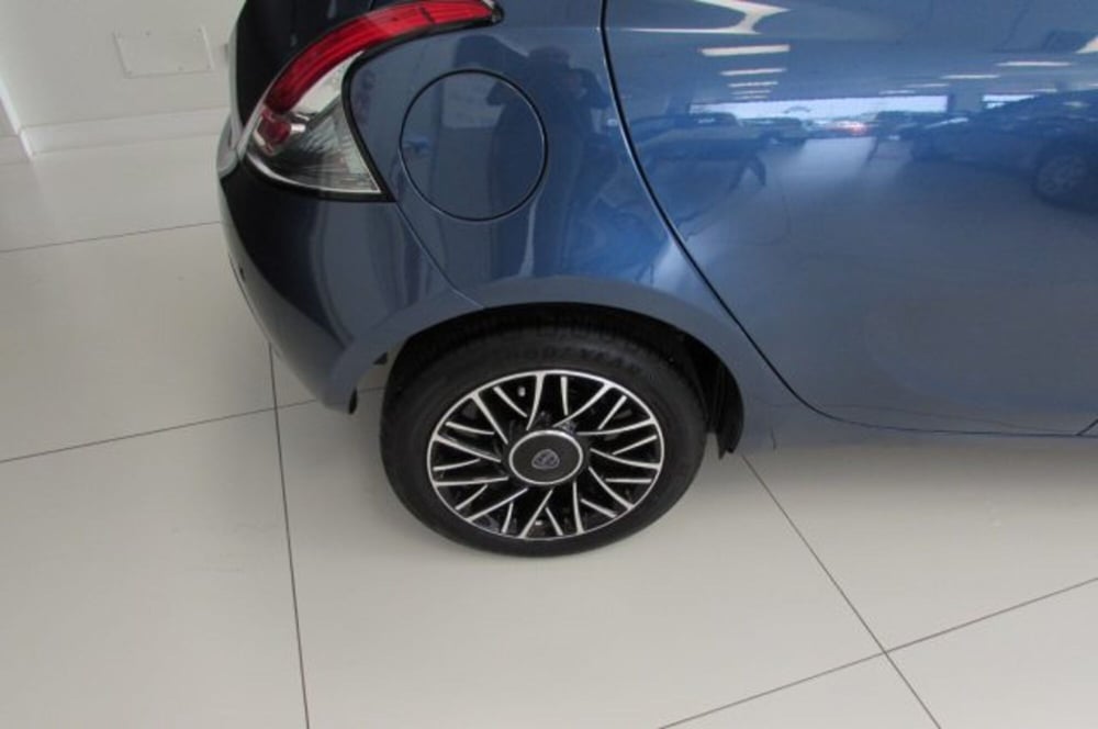 Lancia Ypsilon usata a Milano (4)