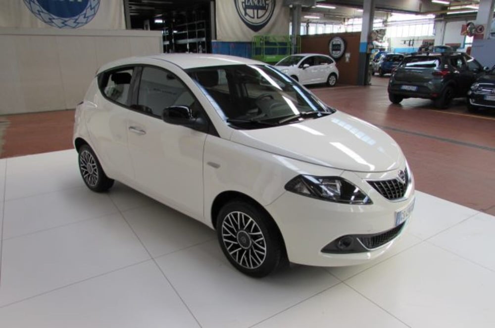 Lancia Ypsilon usata a Milano (2)