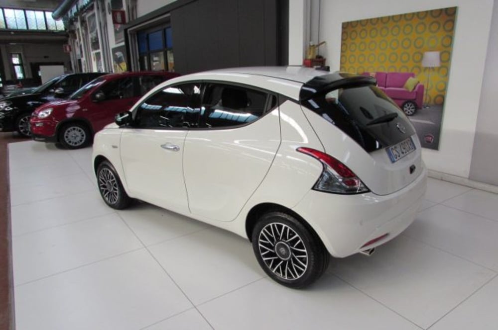 Lancia Ypsilon usata a Milano (3)