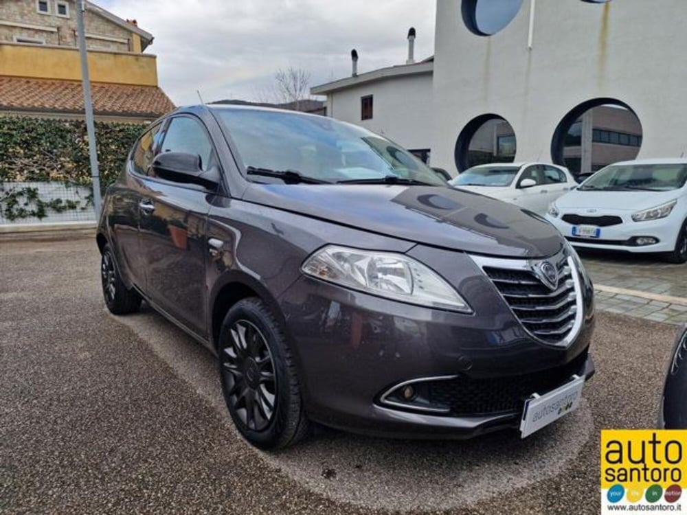 Lancia Ypsilon usata a Salerno