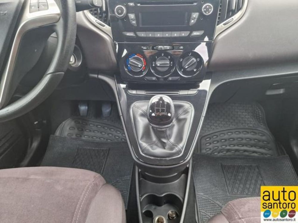 Lancia Ypsilon usata a Salerno (17)