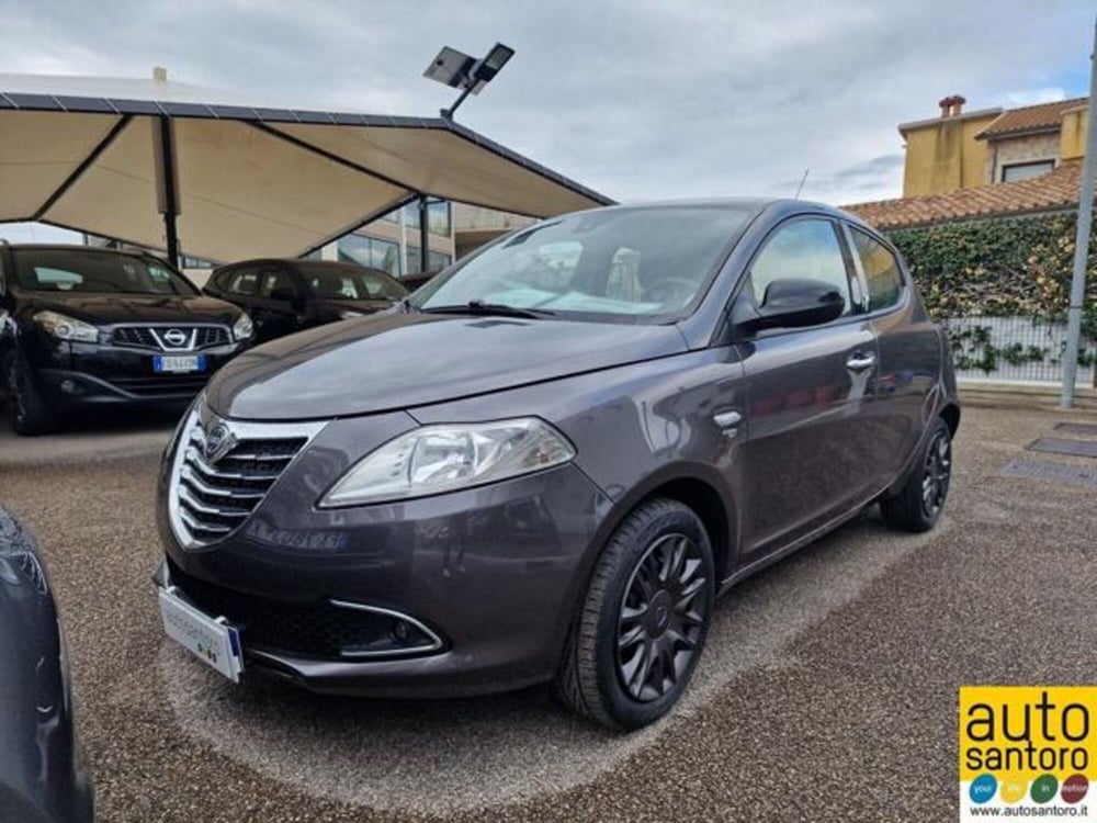 Lancia Ypsilon usata a Salerno (2)