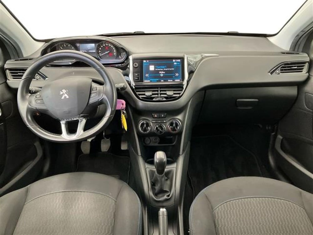 Peugeot 208 usata a Como (9)