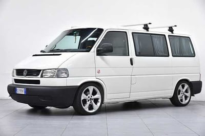 Volkswagen Veicoli Commerciali Caravelle 2.5 TDI/88CV Comfortline del 2003 usata a Lipomo