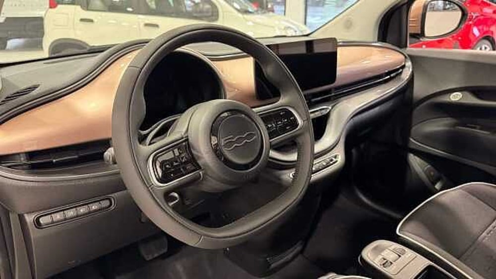 Fiat 500e Cabrio nuova a Milano (9)