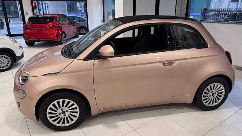 Fiat 500e Cabrio nuova a Milano (2)