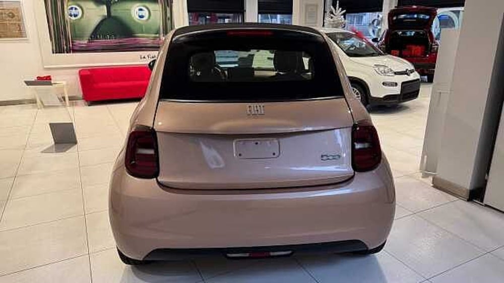 Fiat 500e Cabrio nuova a Milano (4)