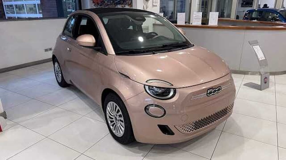 Fiat 500e Cabrio nuova a Milano (5)