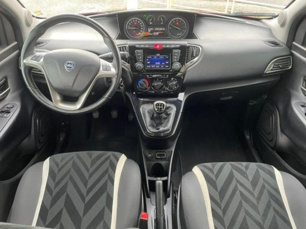 Lancia Ypsilon usata a Perugia (10)