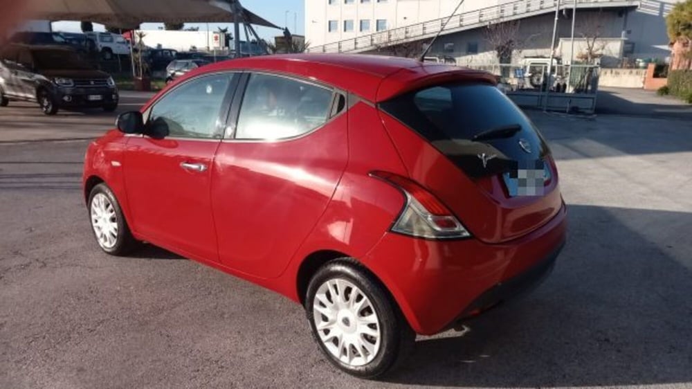 Lancia Ypsilon usata a Macerata (4)