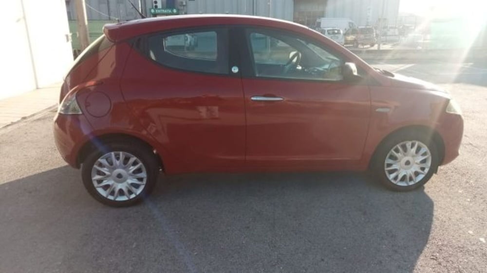 Lancia Ypsilon usata a Macerata (7)