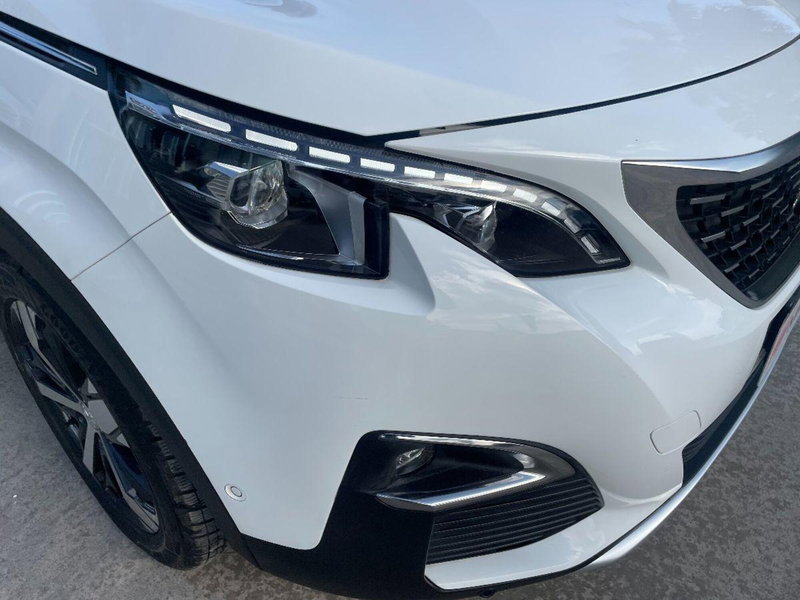 Peugeot 5008 usata a Lecce (11)