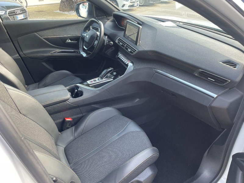 Peugeot 5008 usata a Lecce (18)