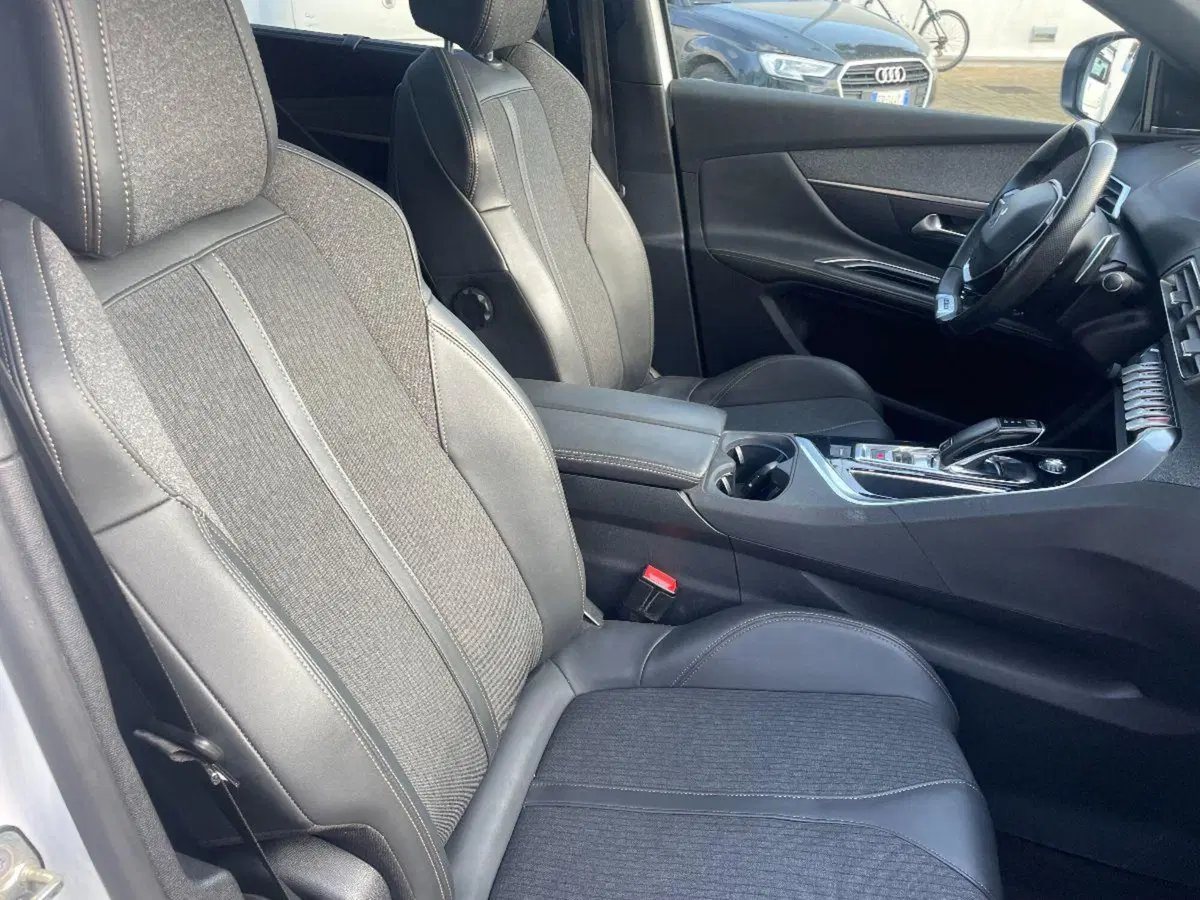 Peugeot 5008 usata a Lecce (20)