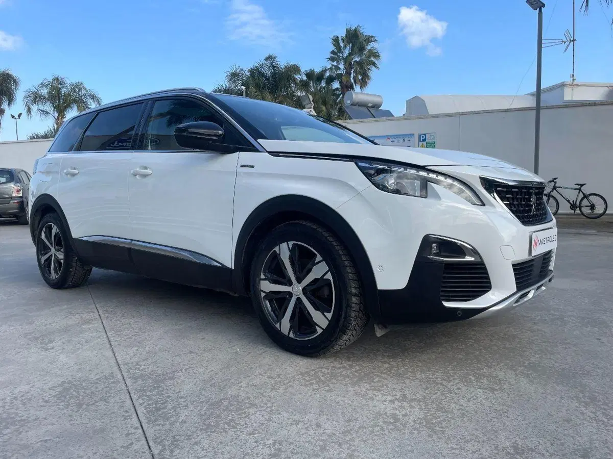 Peugeot 5008 usata a Lecce (9)