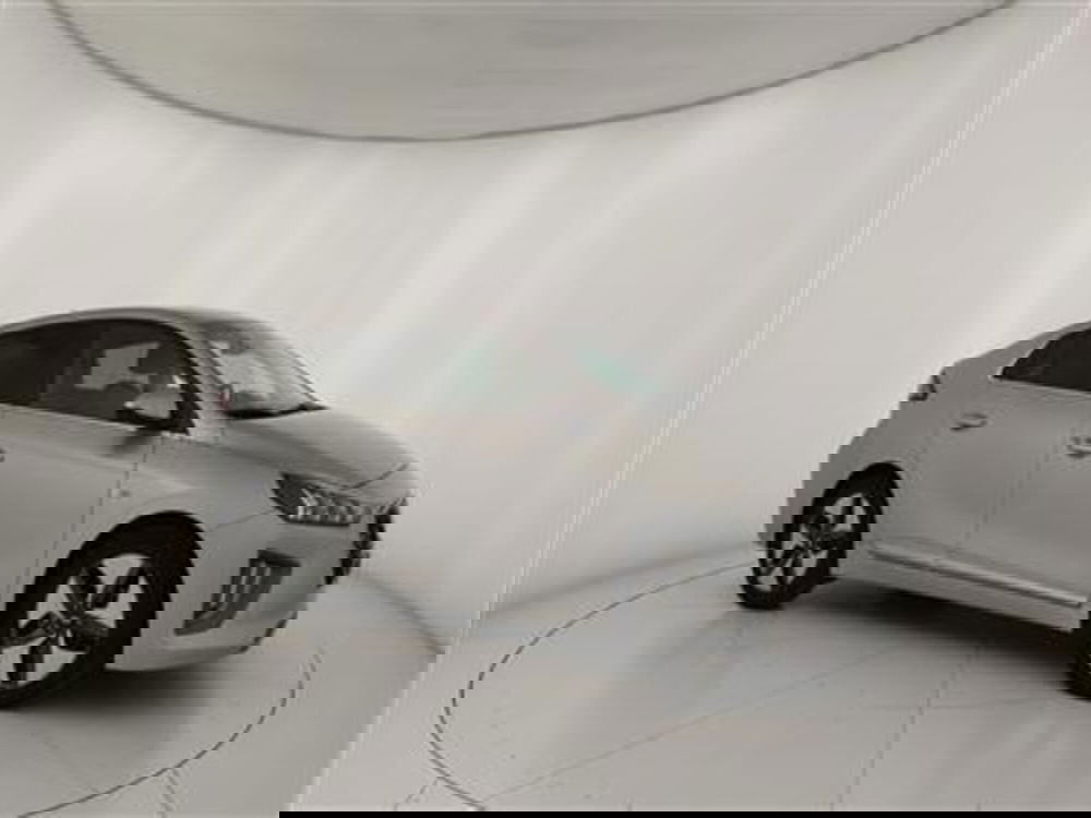 Hyundai Ioniq usata a Bari (10)