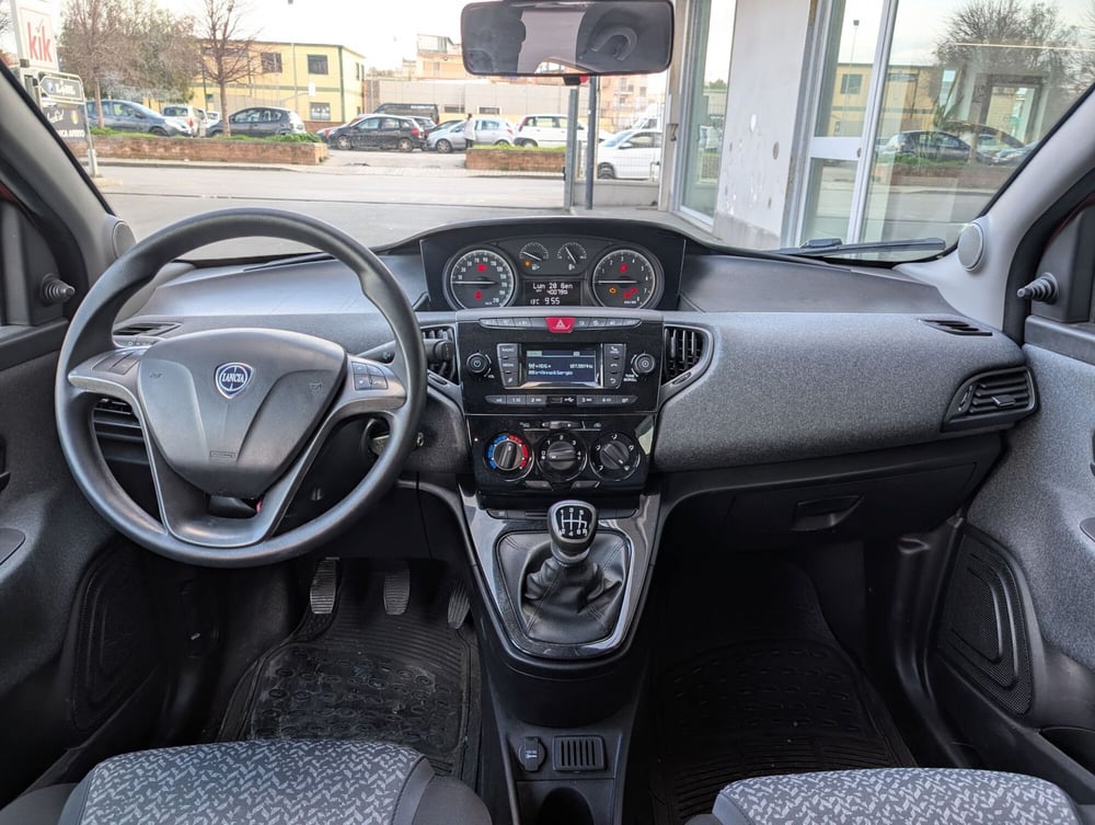 Lancia Ypsilon usata a Napoli (9)