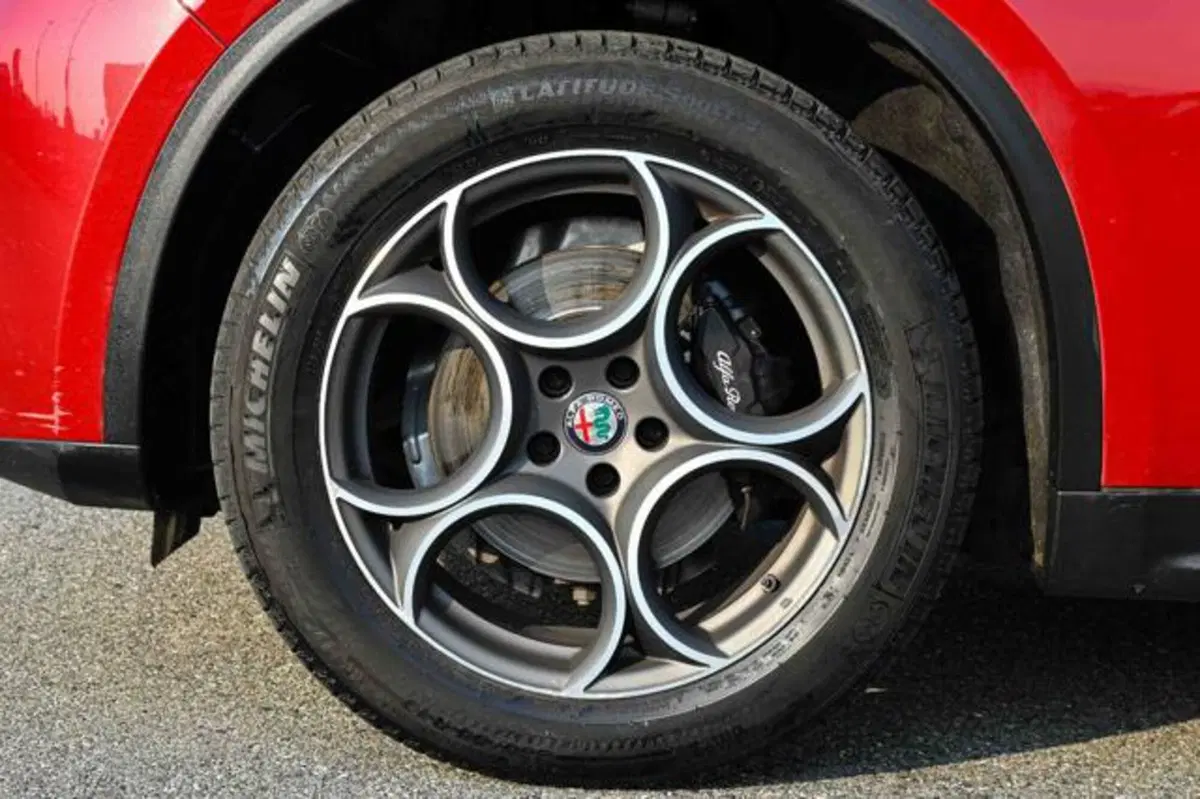 Alfa Romeo Stelvio usata a Torino (6)