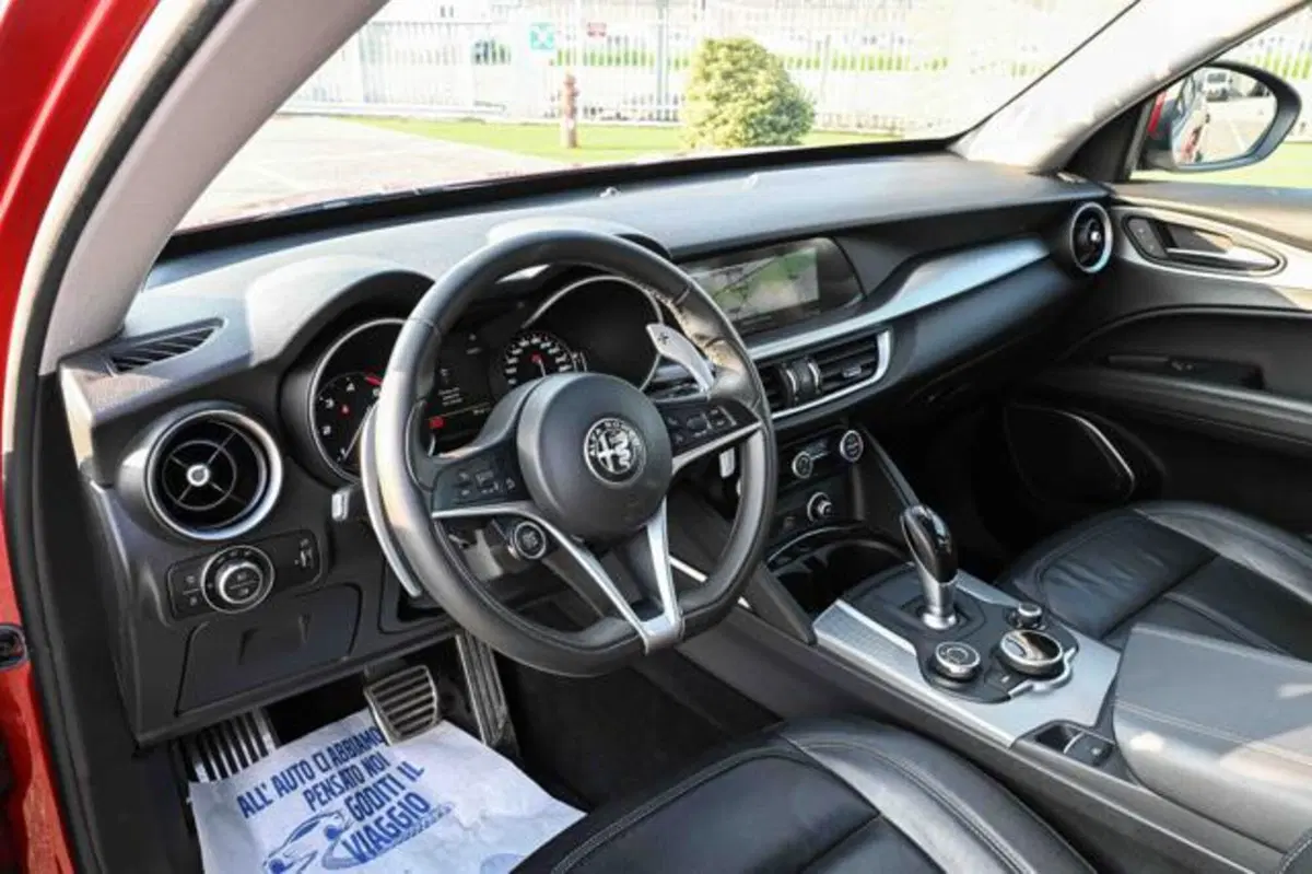 Alfa Romeo Stelvio usata a Torino (8)