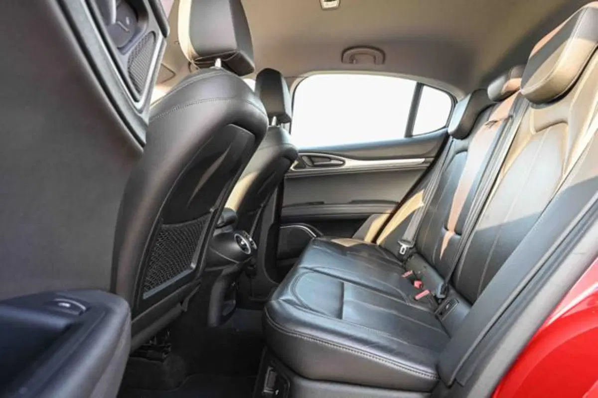 Alfa Romeo Stelvio usata a Torino (11)