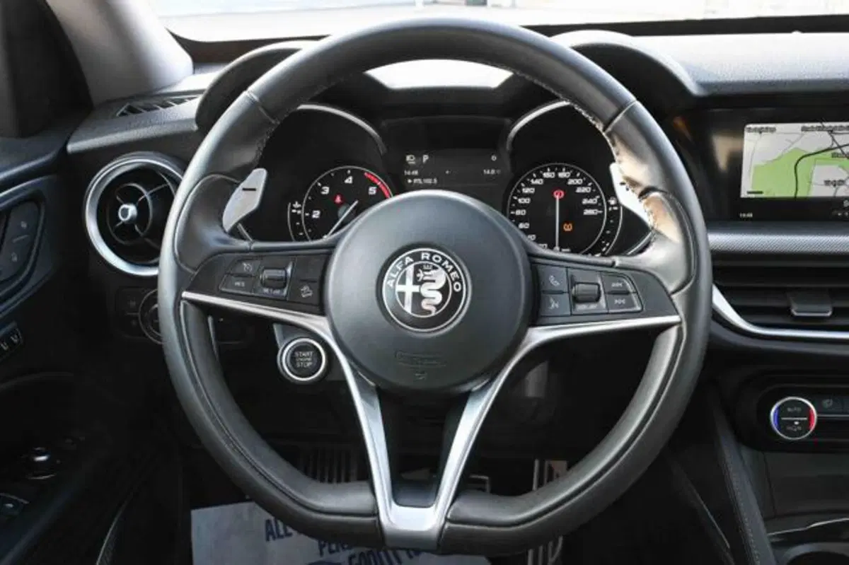 Alfa Romeo Stelvio usata a Torino (12)
