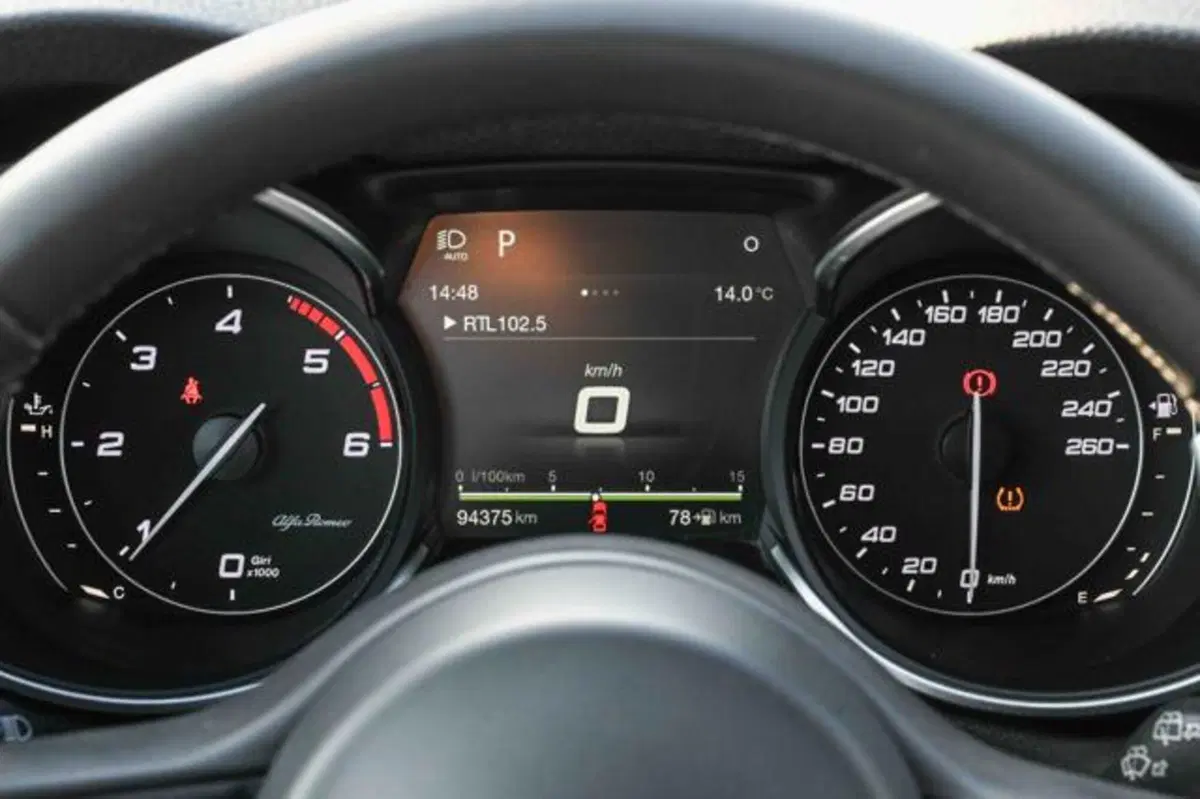 Alfa Romeo Stelvio usata a Torino (13)