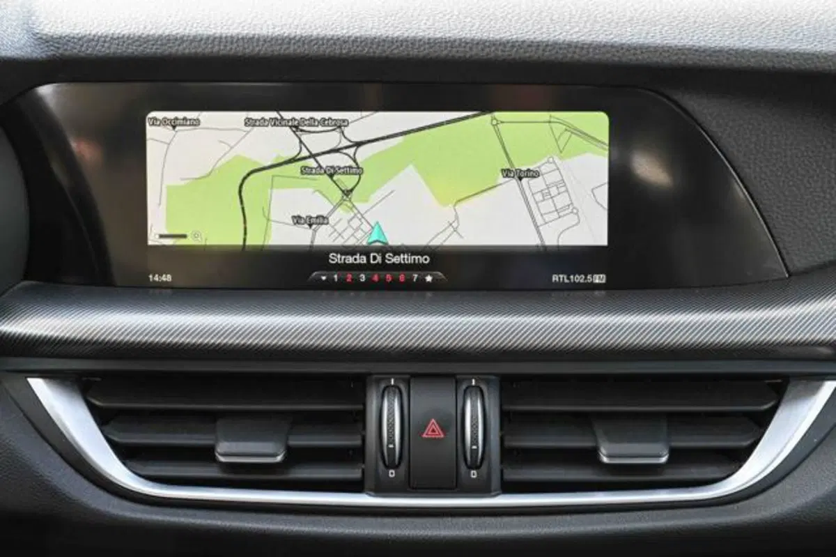 Alfa Romeo Stelvio usata a Torino (14)