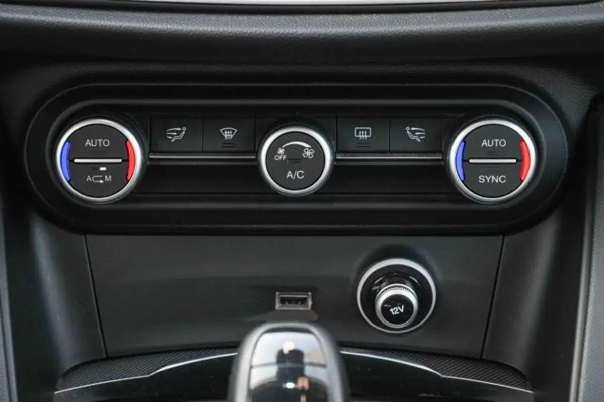 Alfa Romeo Stelvio usata a Torino (15)