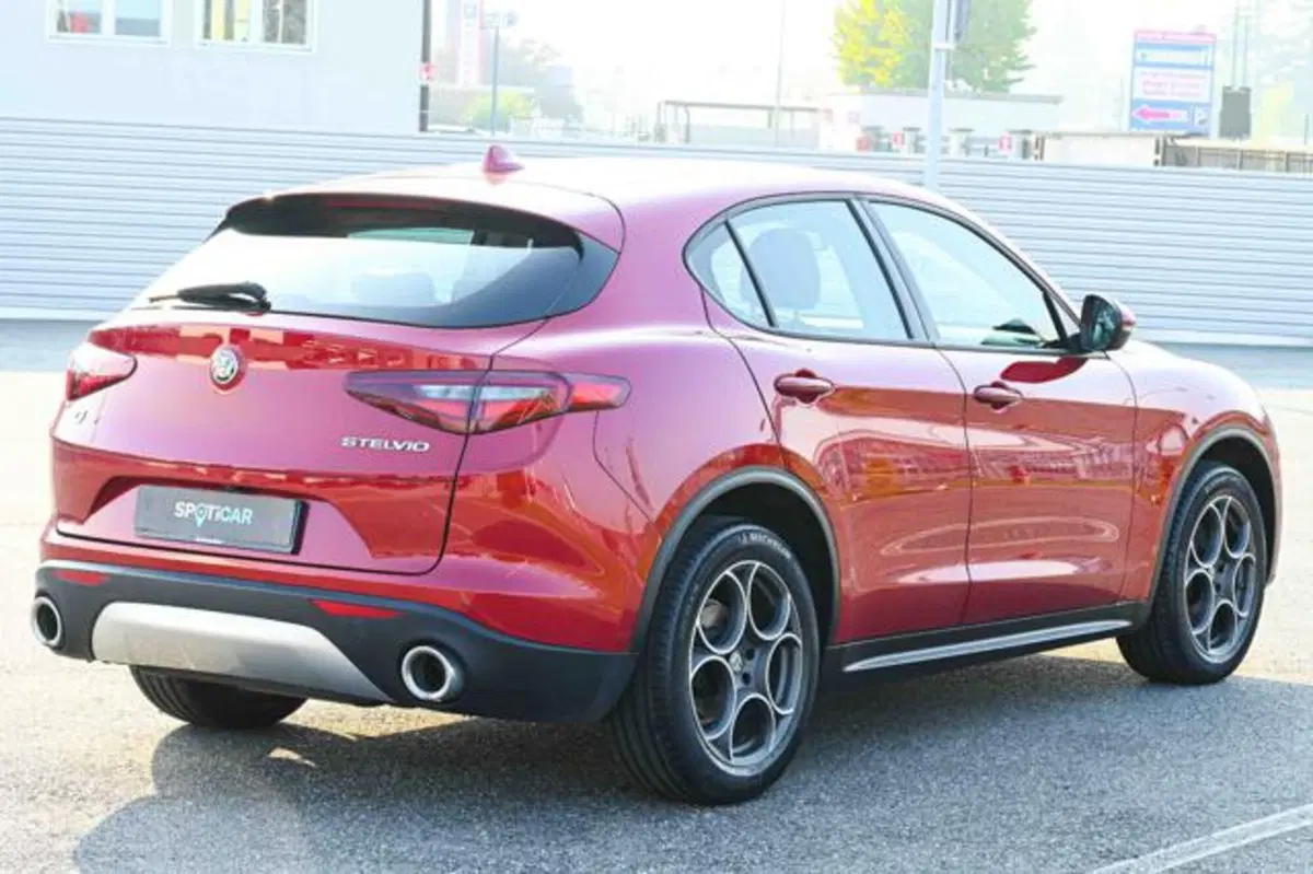 Alfa Romeo Stelvio usata a Torino (3)
