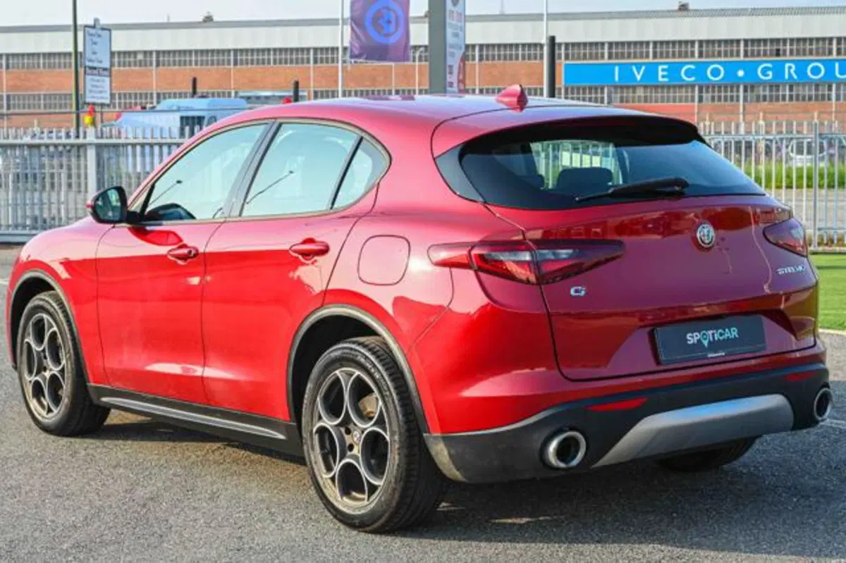 Alfa Romeo Stelvio usata a Torino (4)