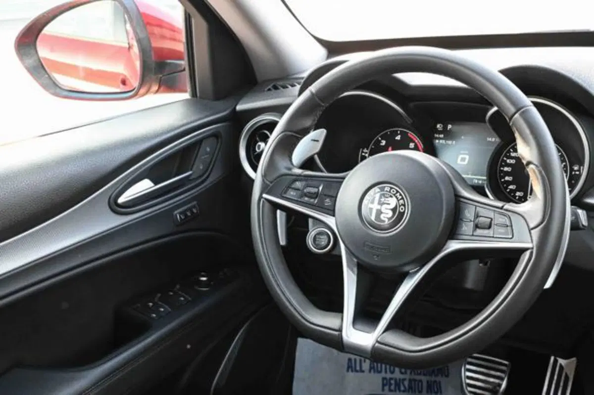 Alfa Romeo Stelvio usata a Torino (19)