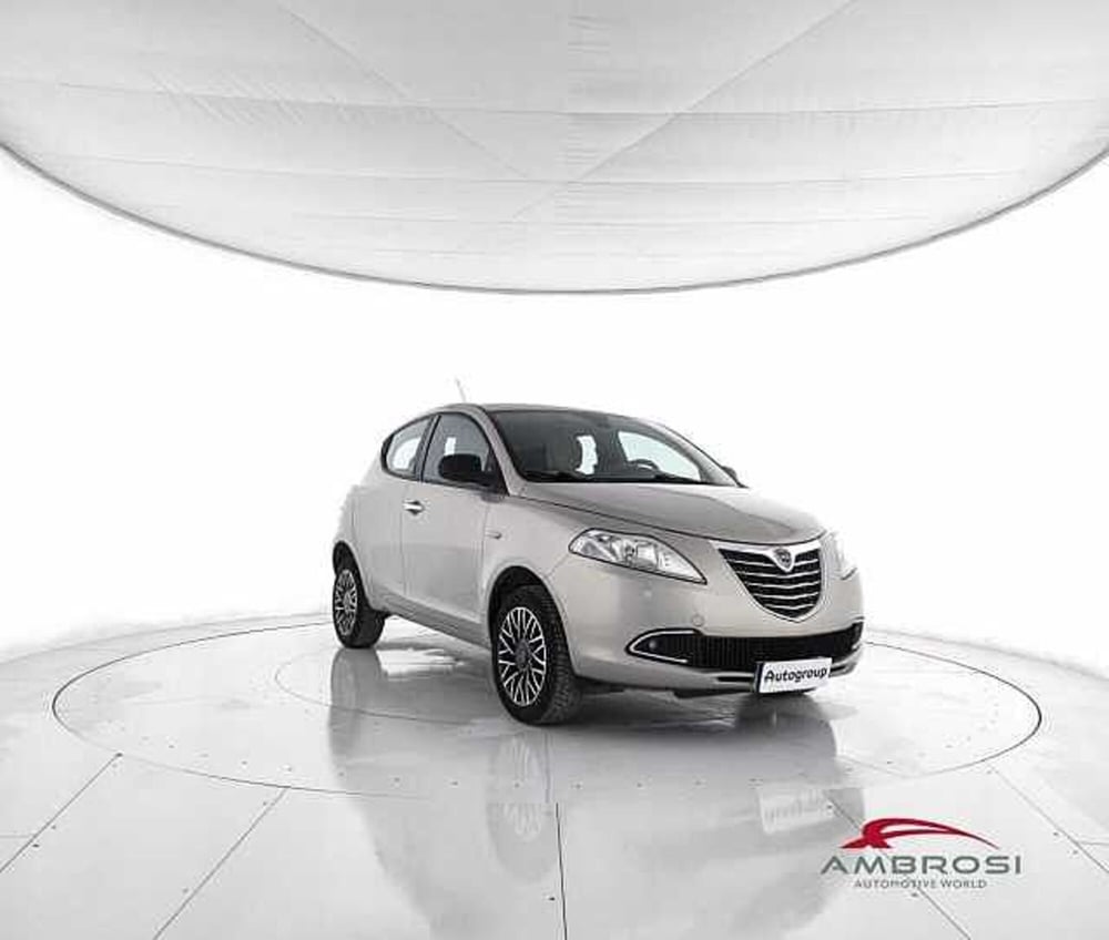 Lancia Ypsilon usata a Viterbo (2)