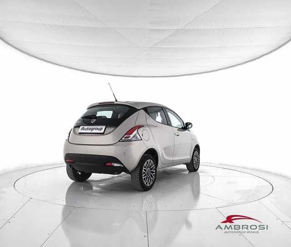 Lancia Ypsilon usata a Viterbo (3)