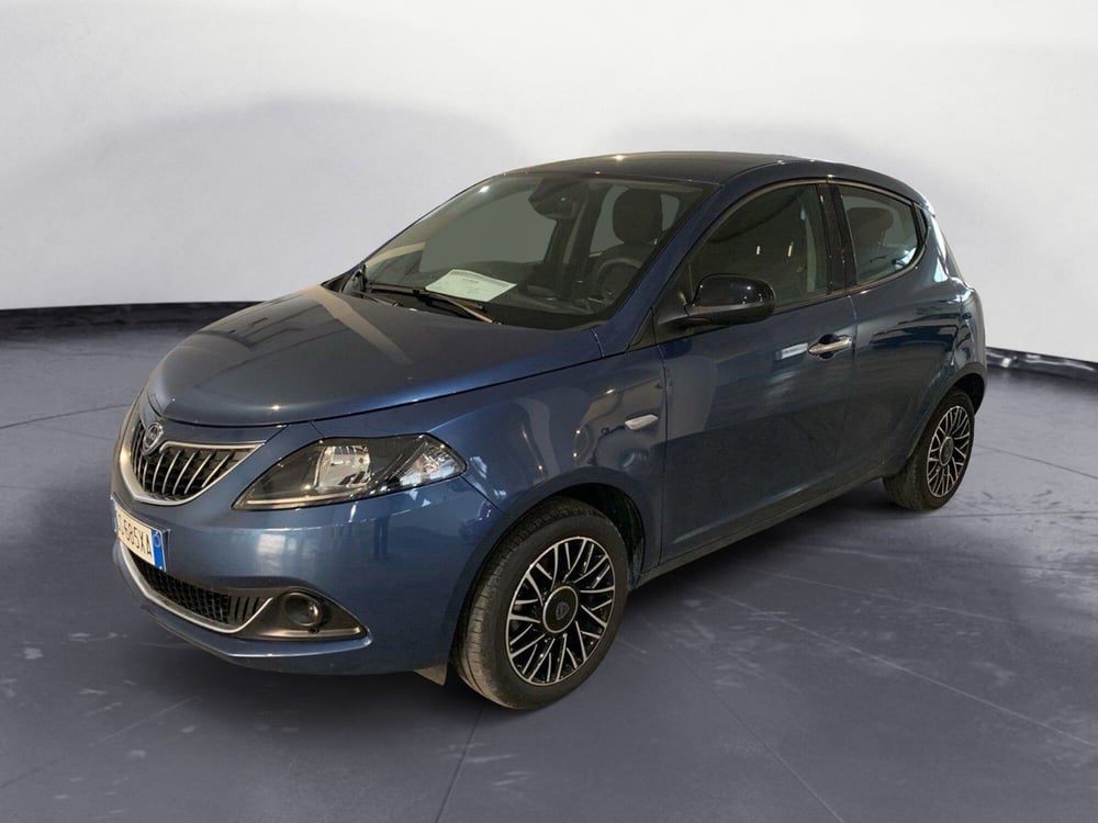 Lancia Ypsilon usata a Brindisi