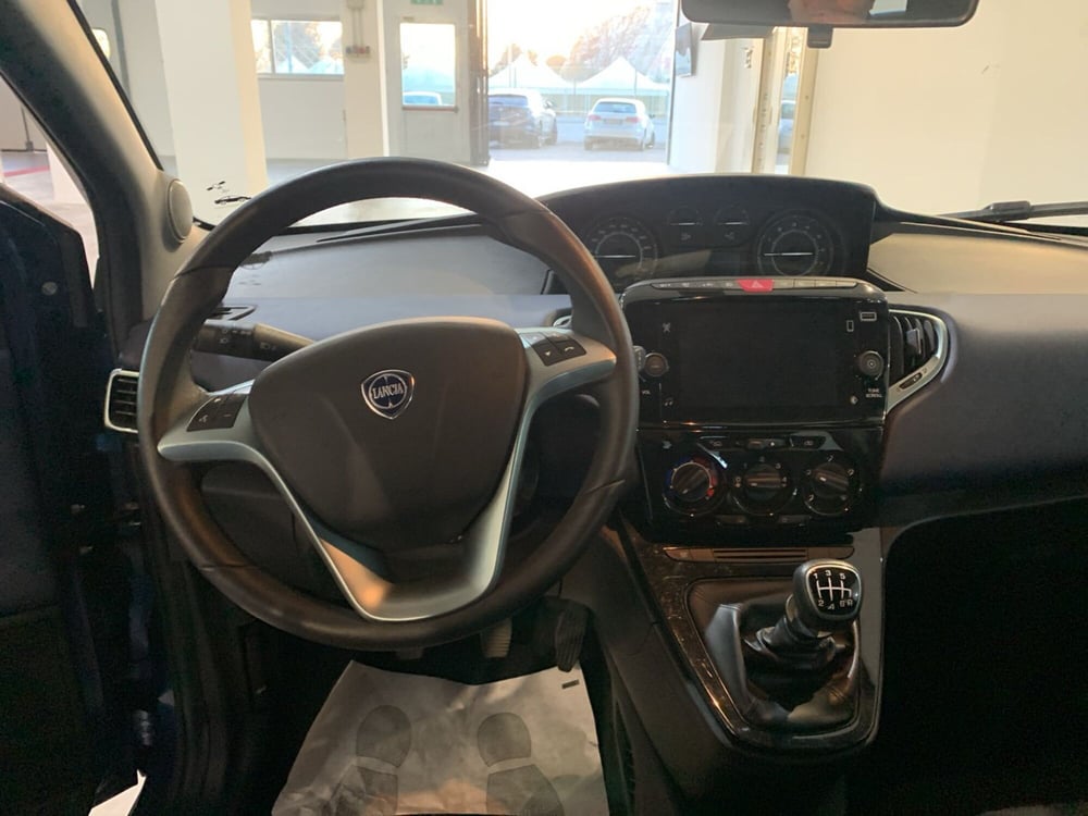 Lancia Ypsilon usata a Brindisi (13)