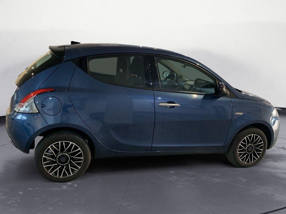 Lancia Ypsilon usata a Brindisi (7)