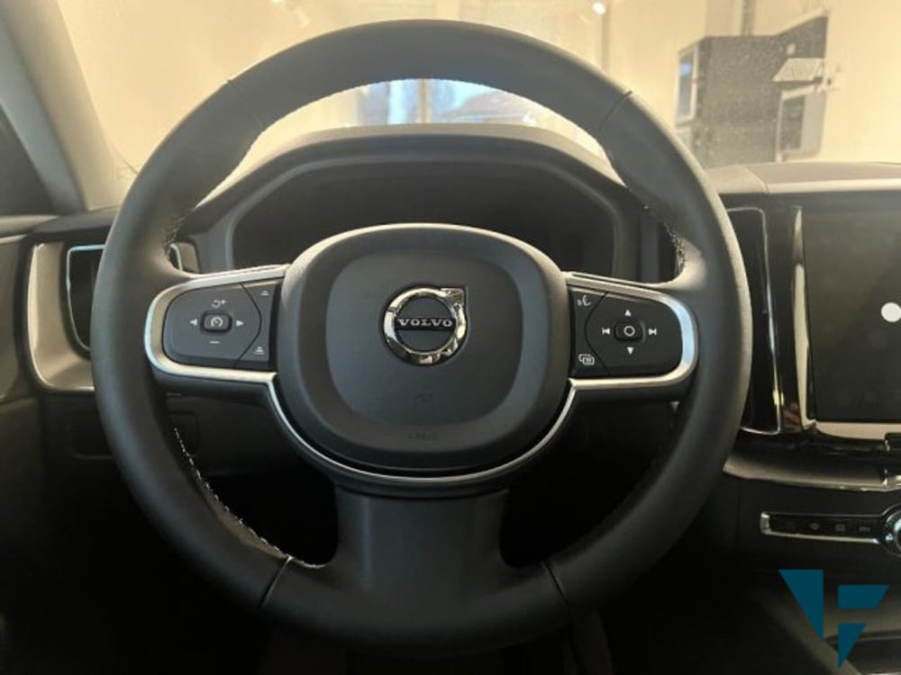 Volvo XC60 nuova a Udine (12)