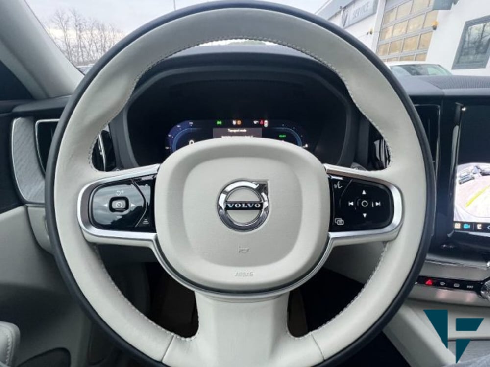 Volvo XC60 nuova a Udine (11)