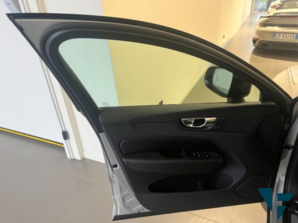 Volvo XC60 nuova a Udine (13)